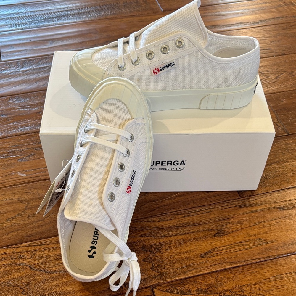 Woman’s Superga White Canvas Sneakers Size 5